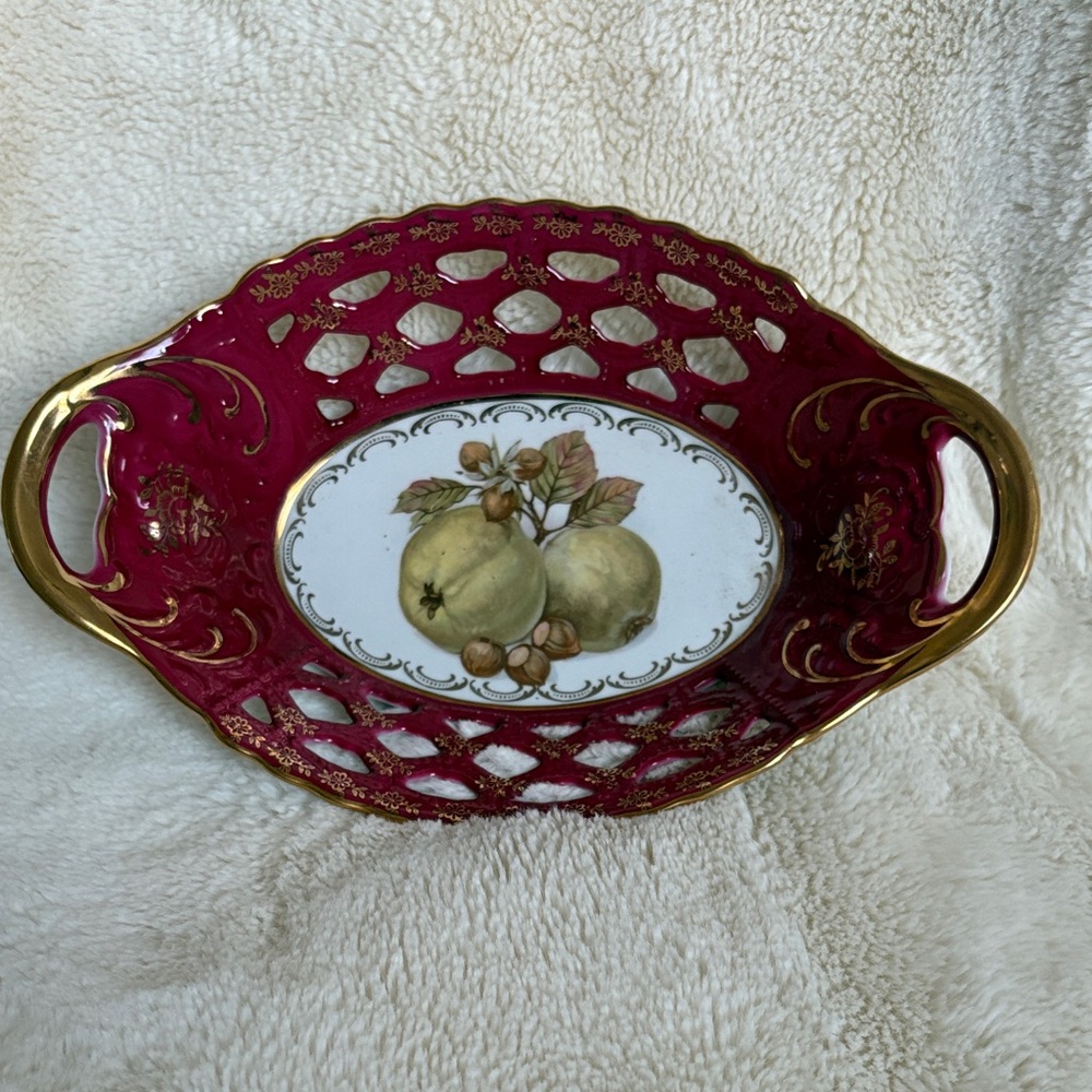 Decorative piece, often used as a candy dish or fruit dish.